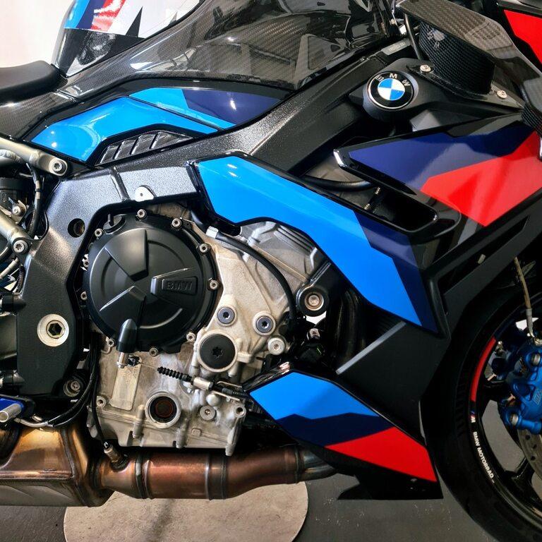 M 1000 R