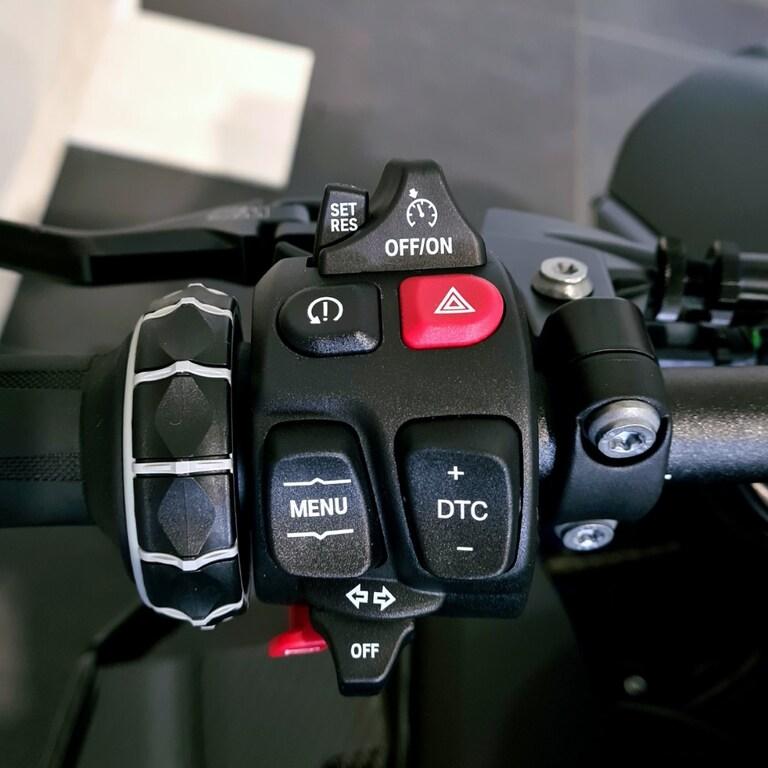 M 1000 R