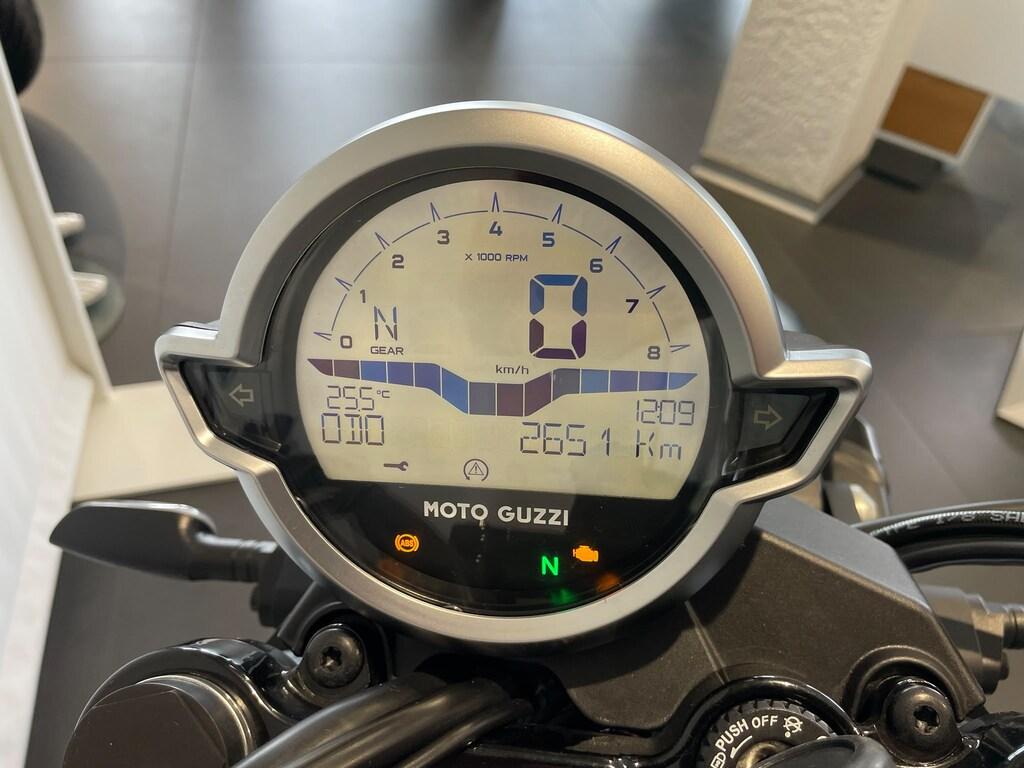 V7 850
