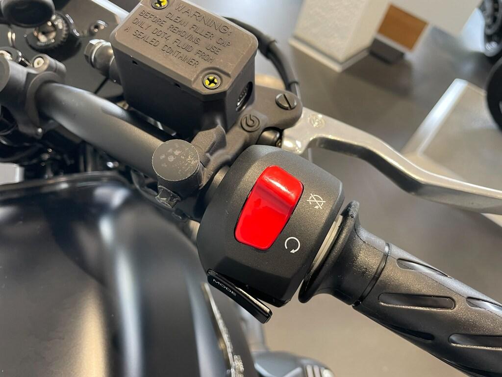 V7 850