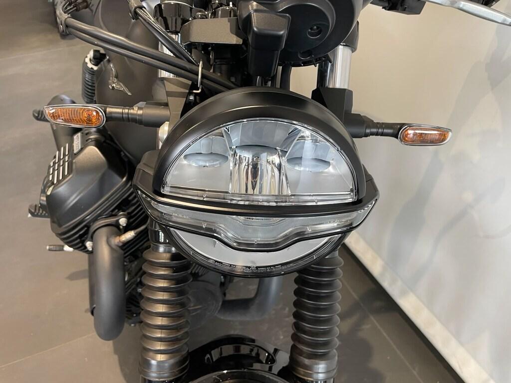 V7 850