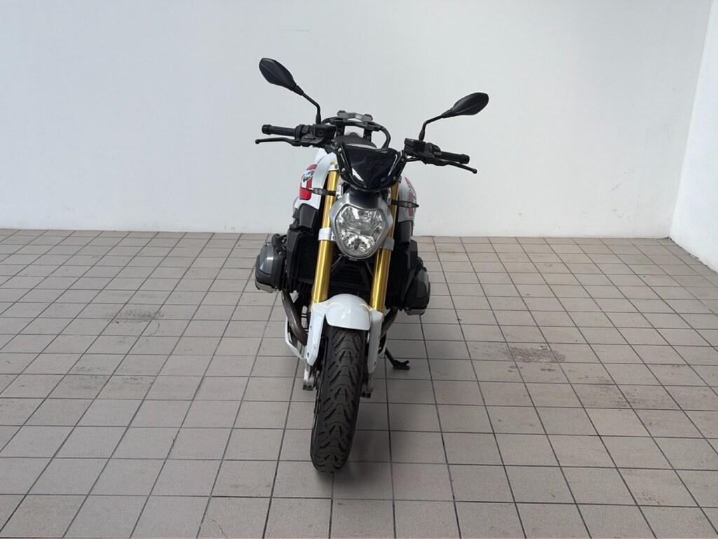 R 1200 R