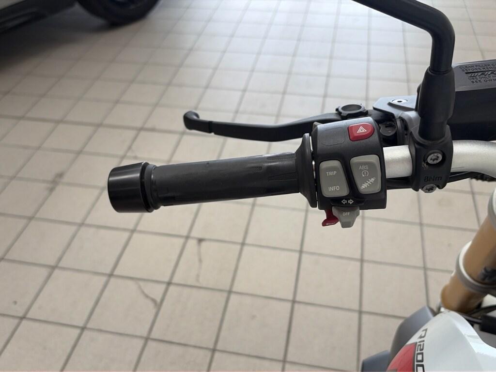 R 1200 R