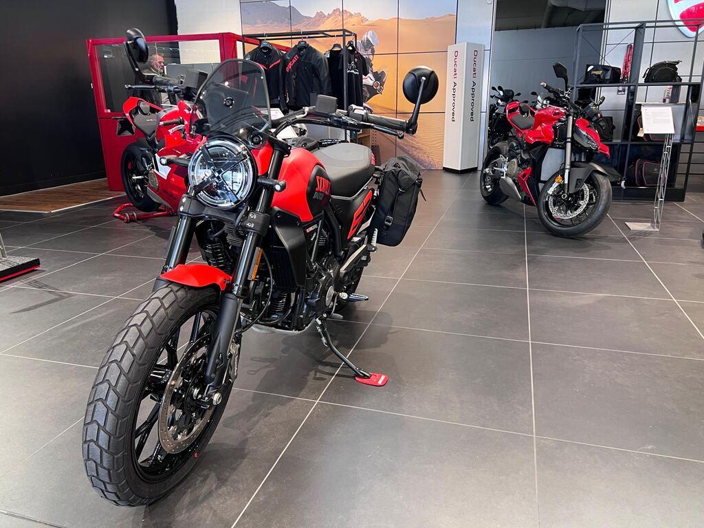 SCRAMBLER 800