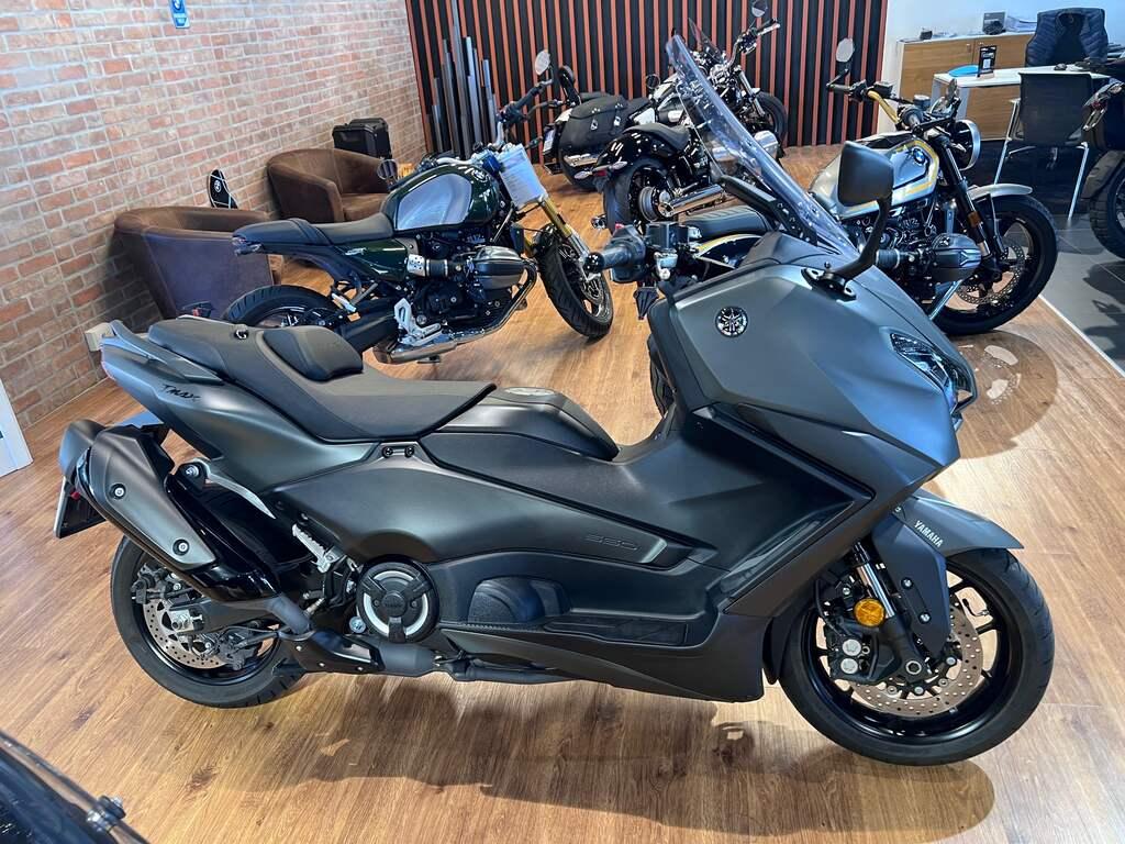 T-MAX 560