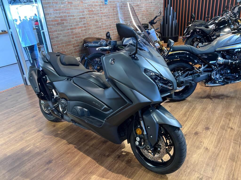 T-MAX 560