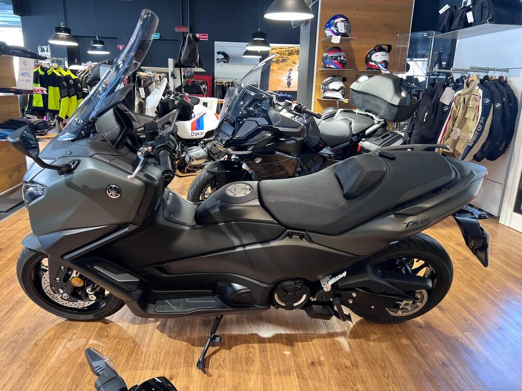 T-MAX 560