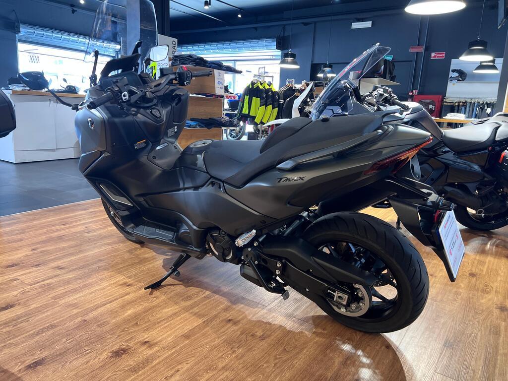 T-MAX 560