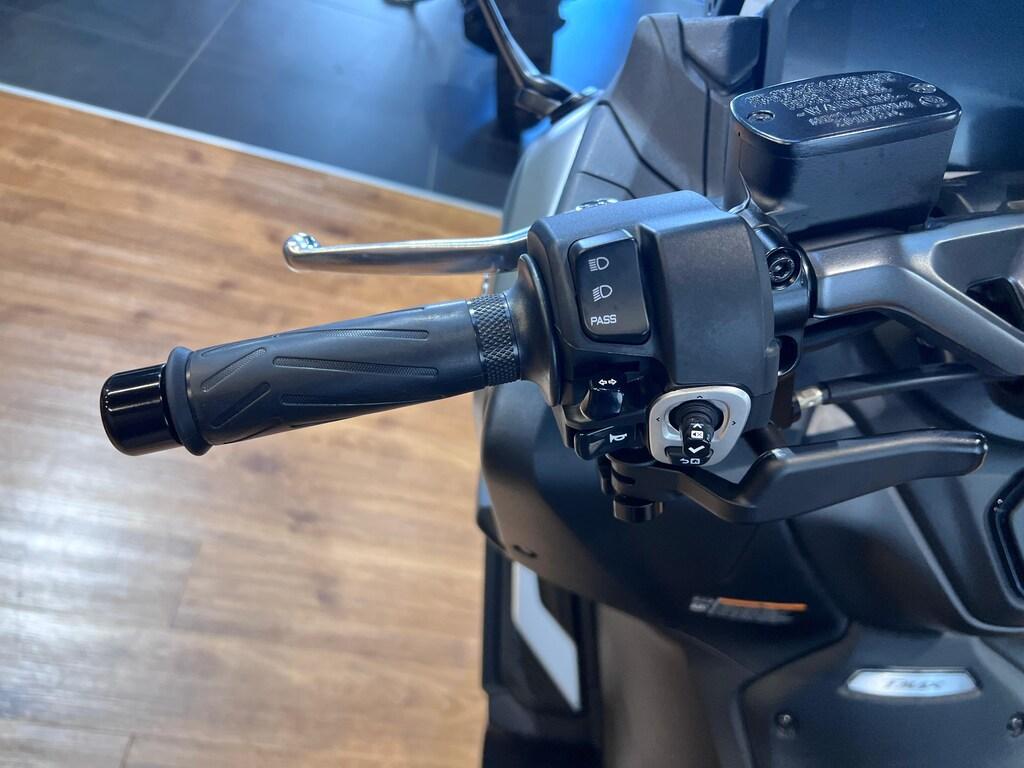 T-MAX 560