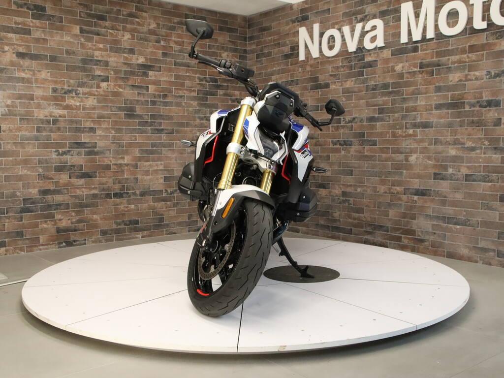 R 1300 R