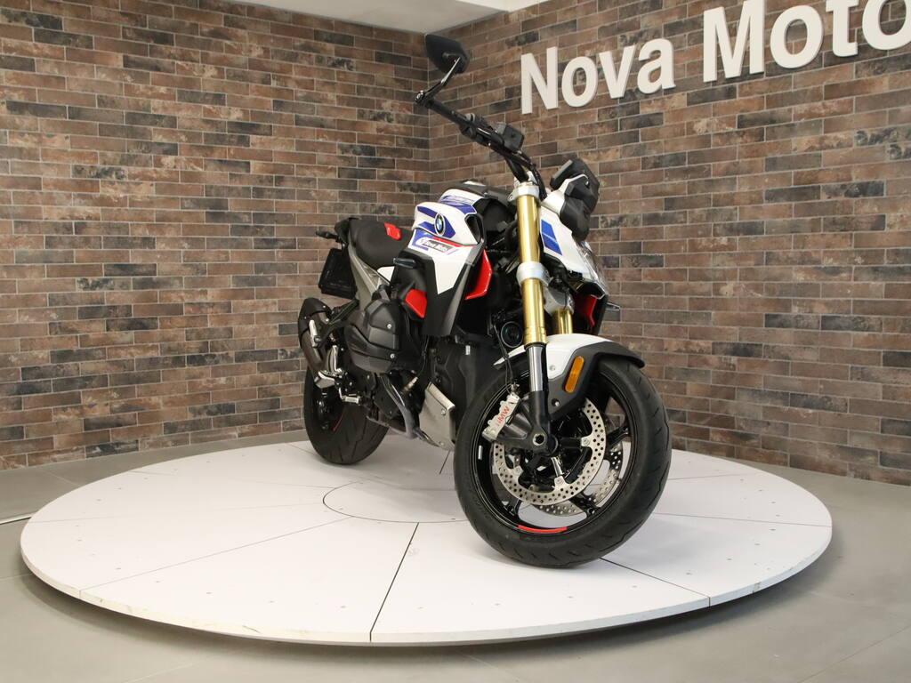 R 1300 R
