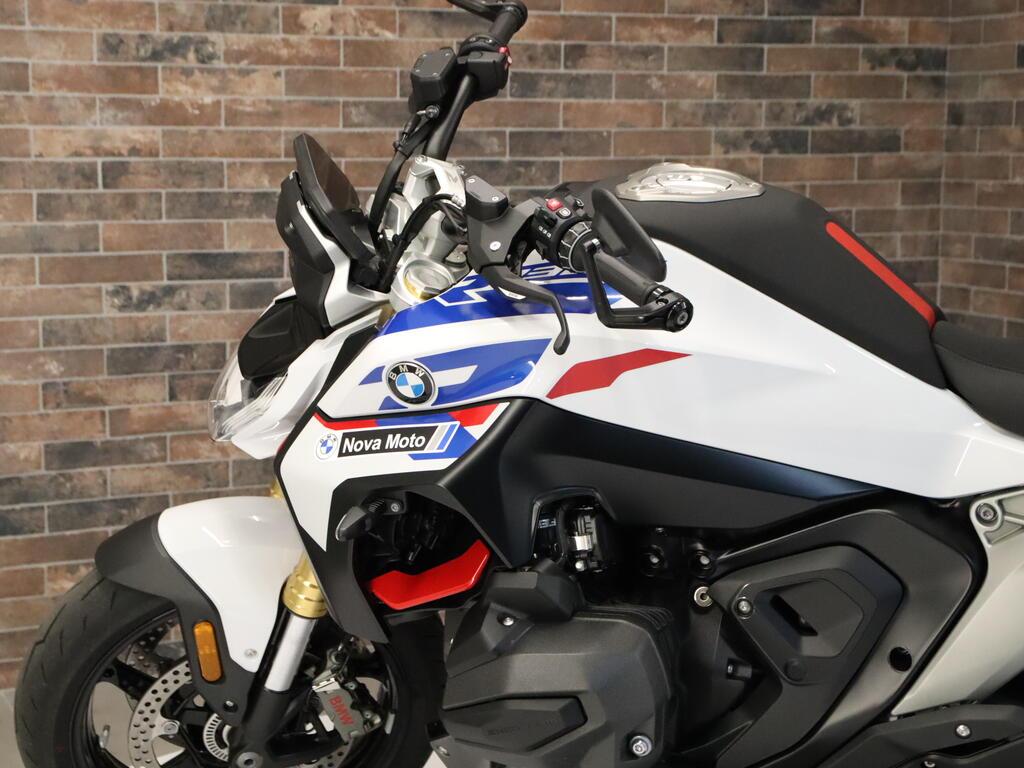 R 1300 R