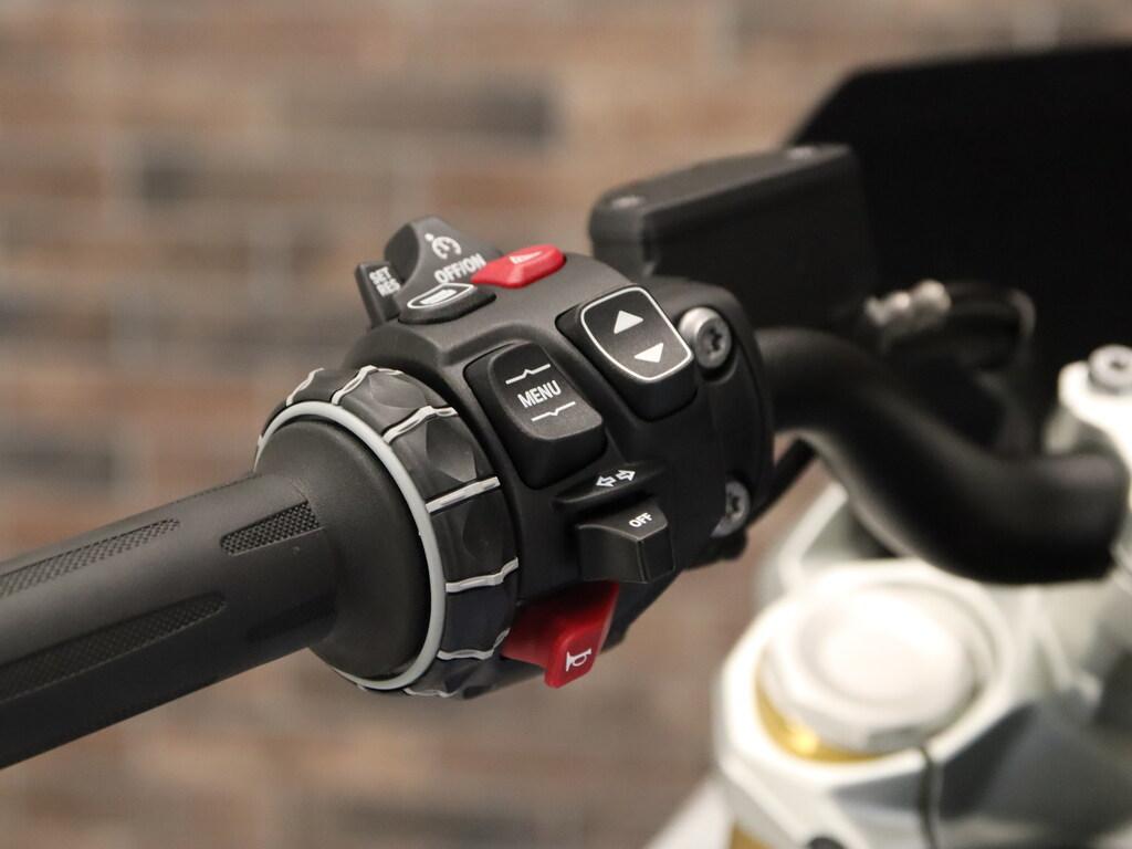R 1300 R