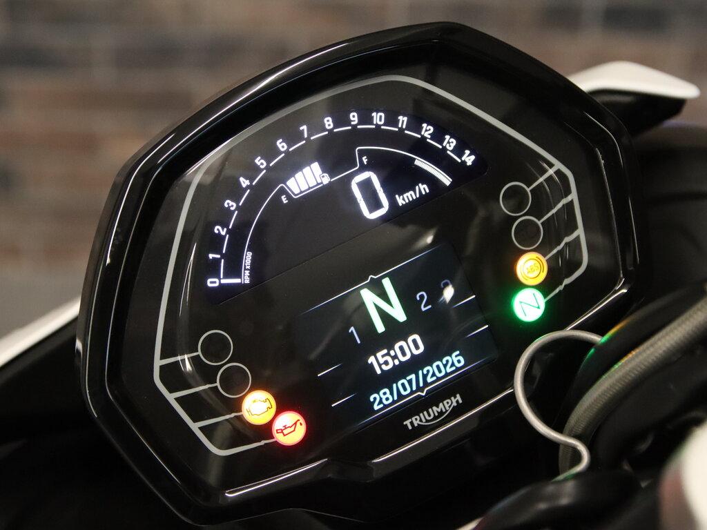STREET TRIPLE 765