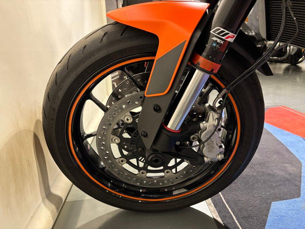 890 DUKE