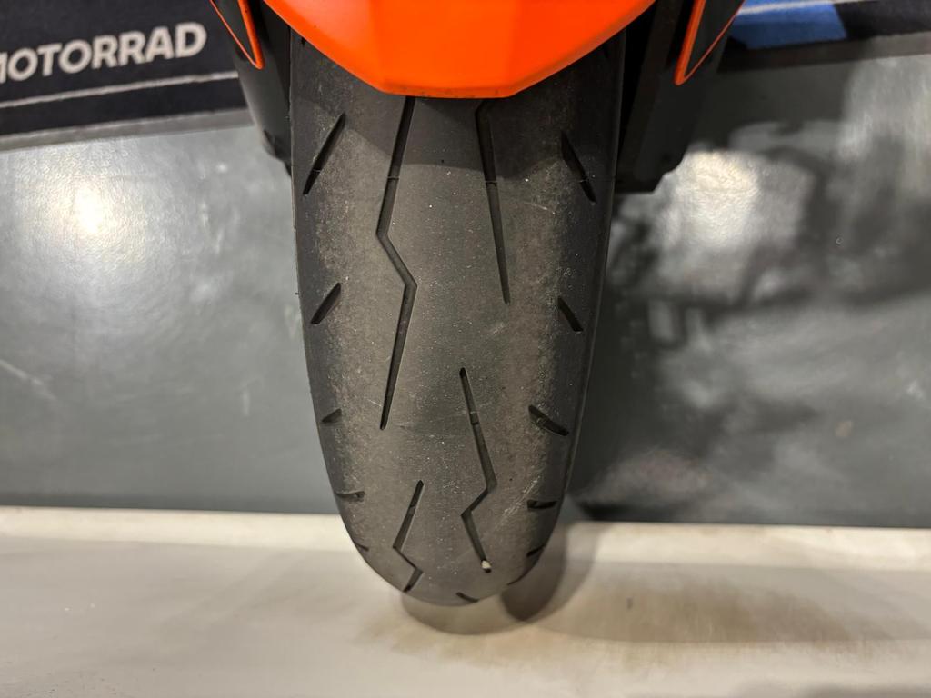 890 DUKE