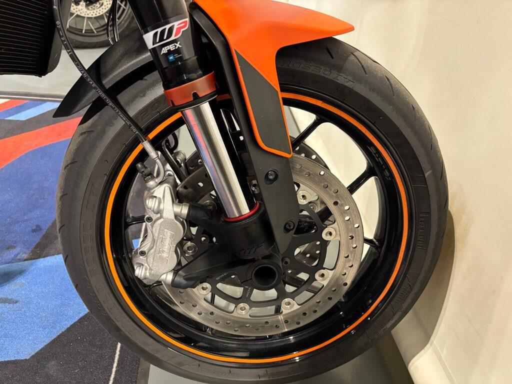 890 DUKE