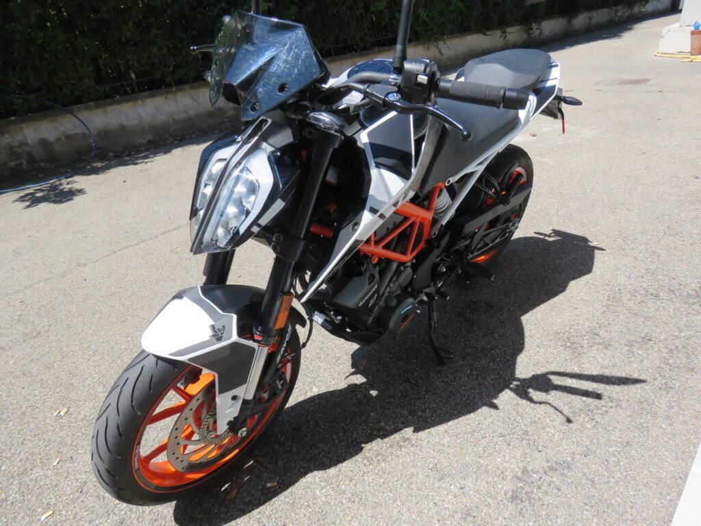 390 DUKE