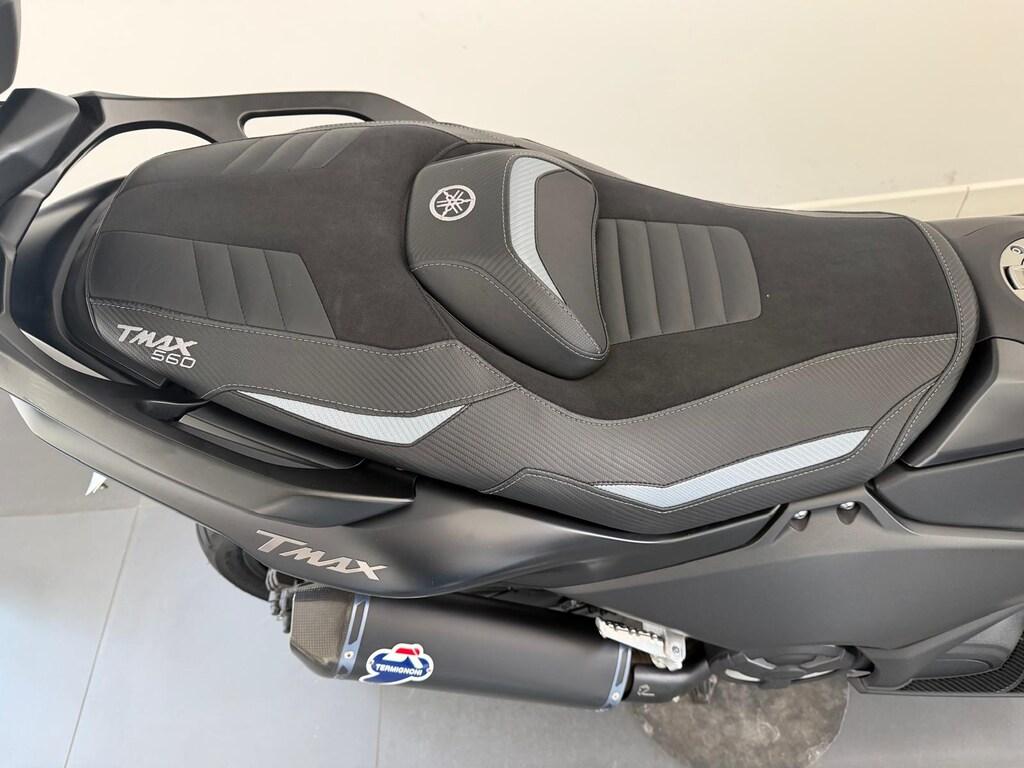 T-MAX 560