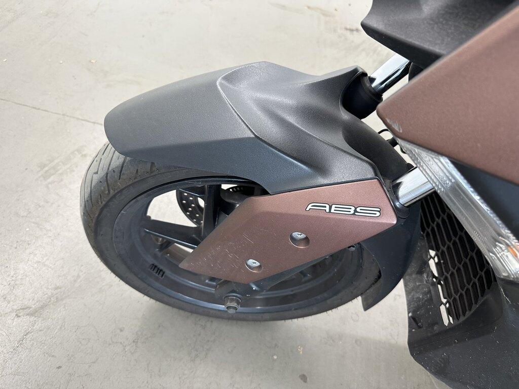 X-MAX 300