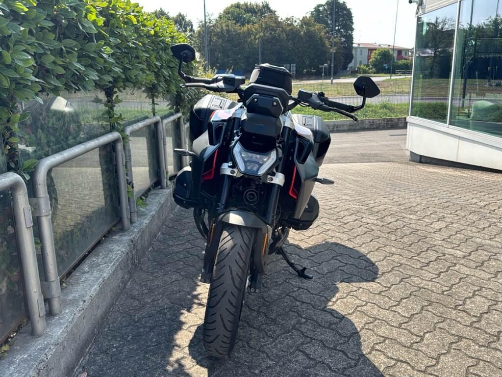 R 1300 R