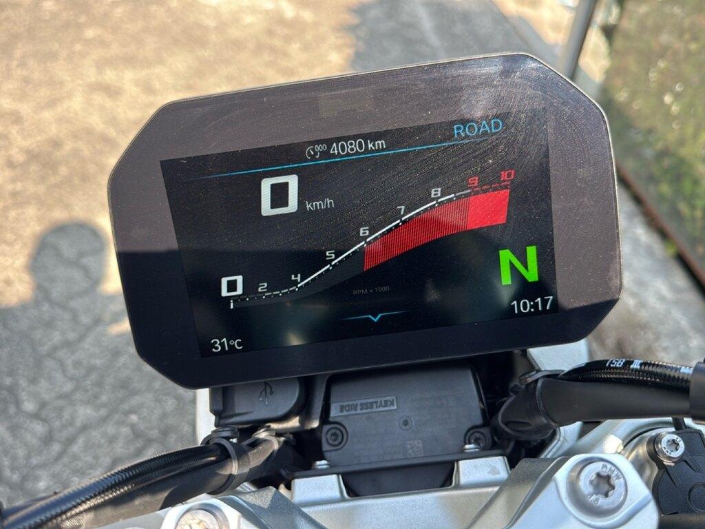 R 1300 R
