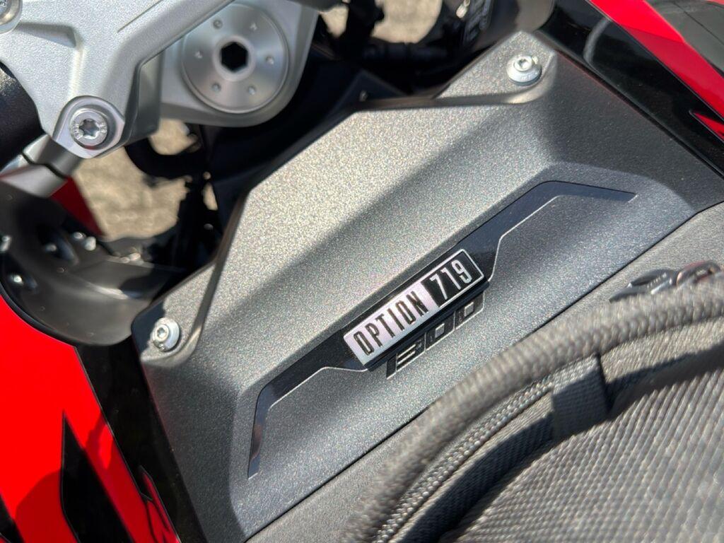 R 1300 R