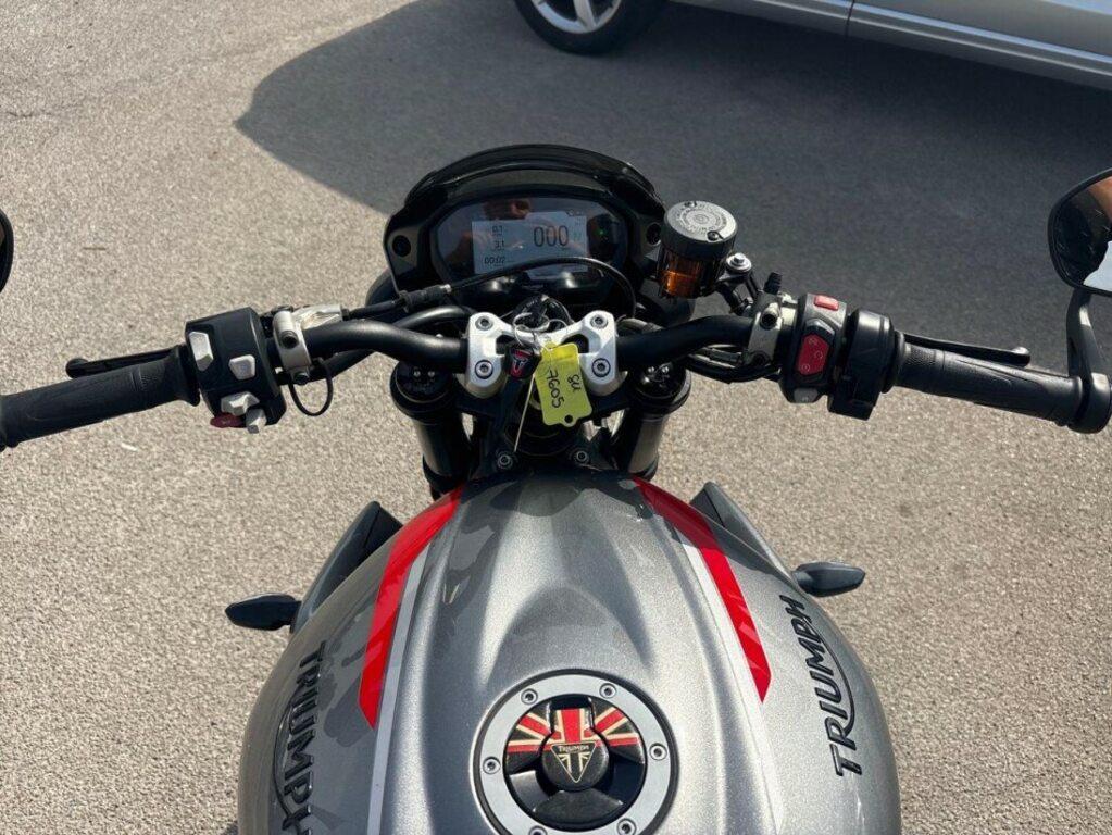 STREET TRIPLE 765