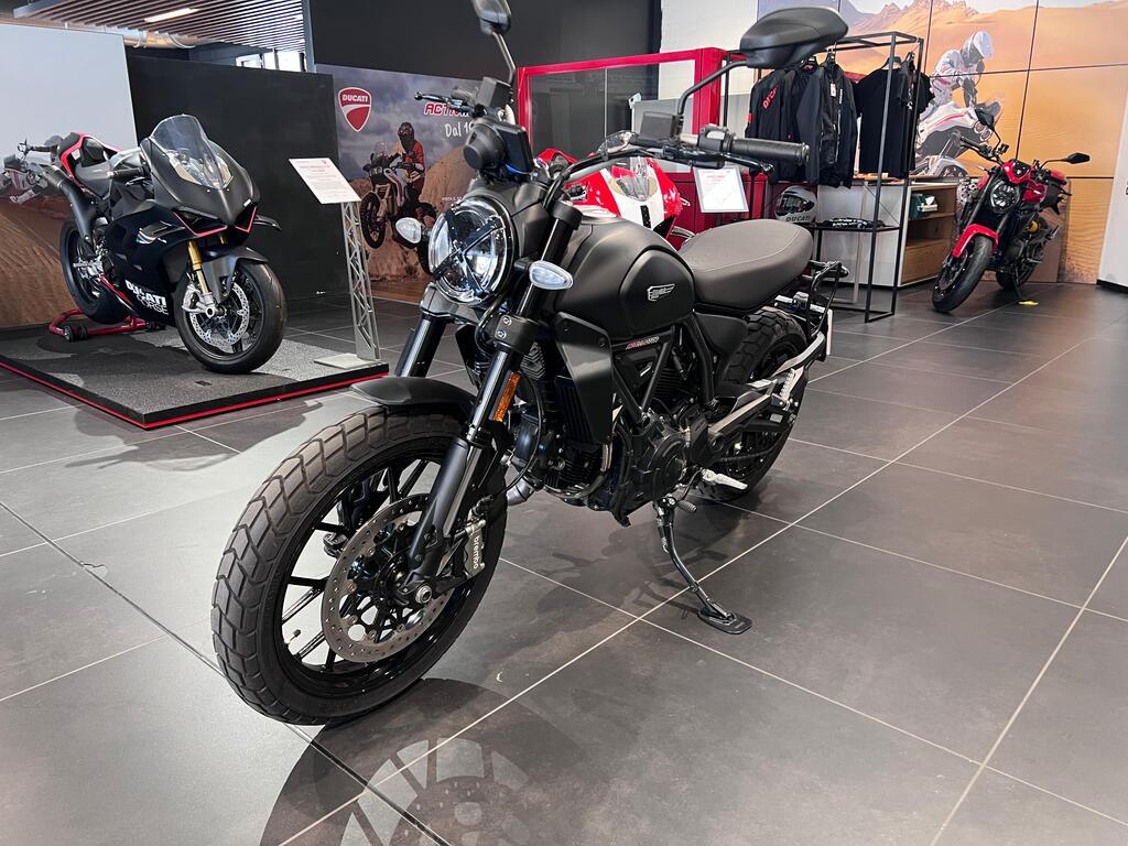 SCRAMBLER 800
