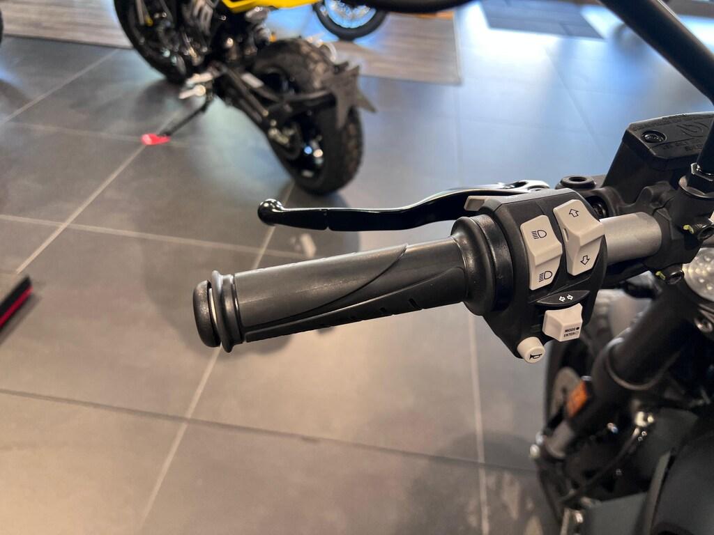 SCRAMBLER 800
