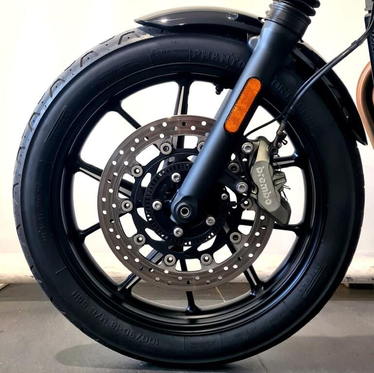 STREET TWIN 900