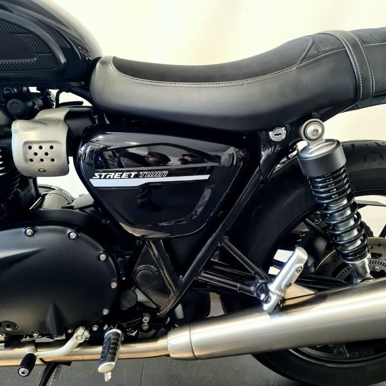 STREET TWIN 900