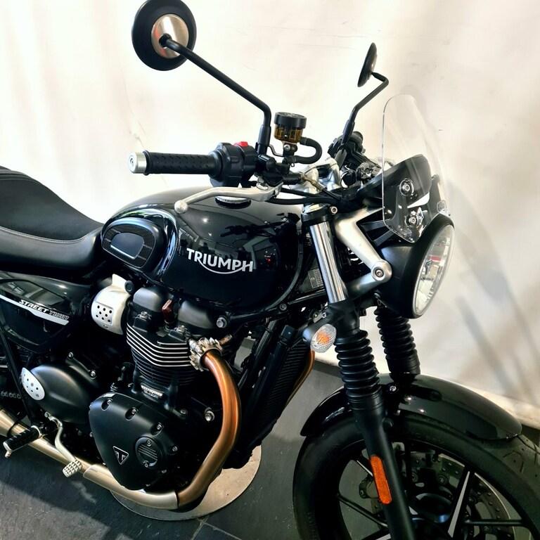 STREET TWIN 900