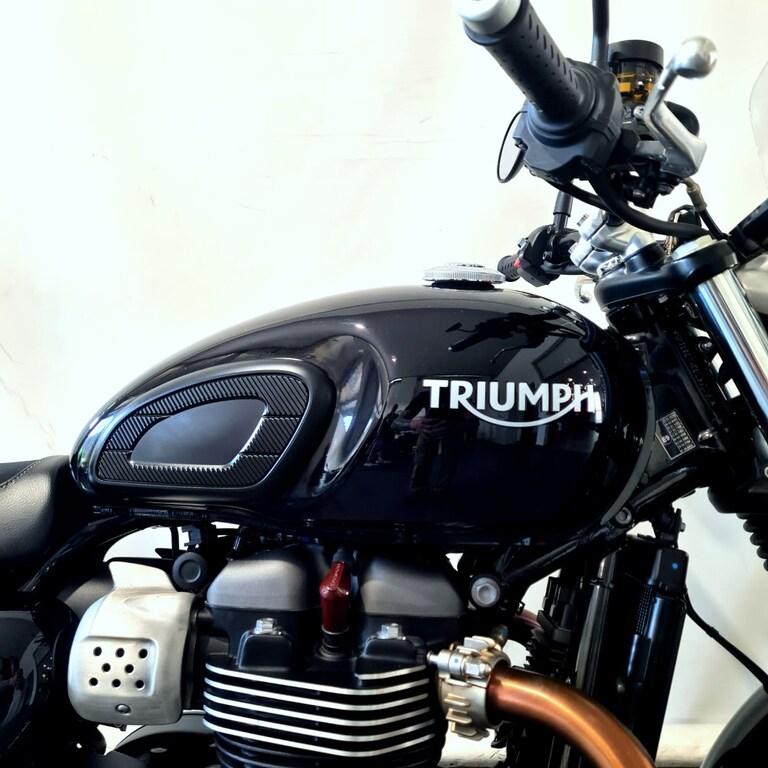 STREET TWIN 900