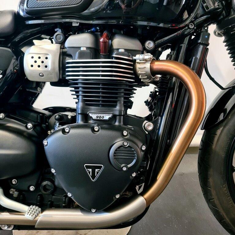 STREET TWIN 900