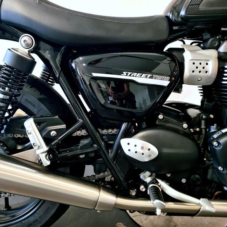STREET TWIN 900