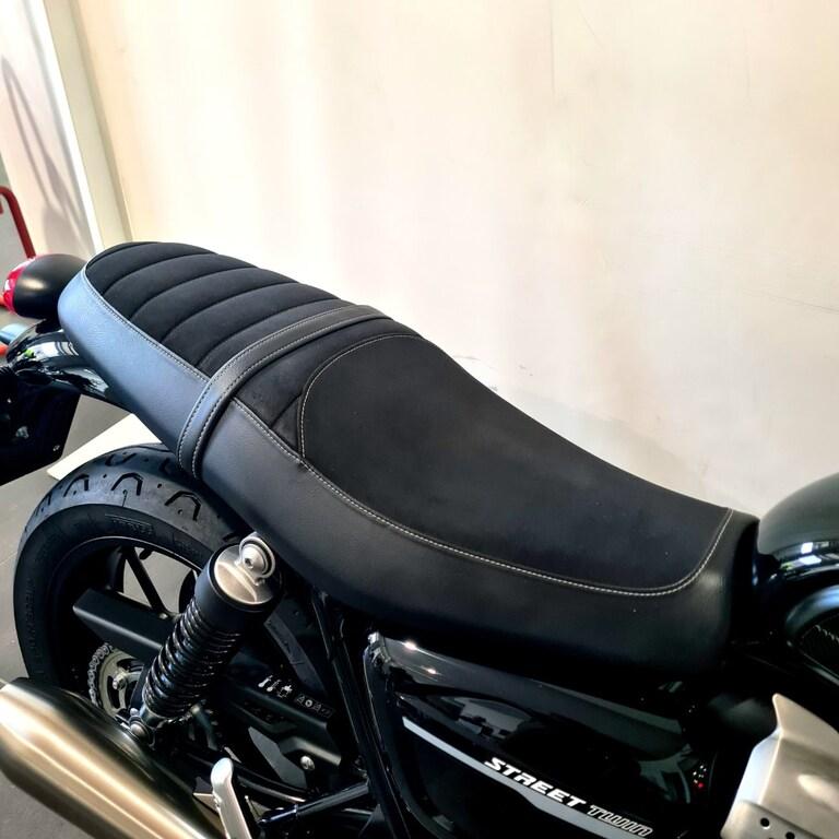 STREET TWIN 900