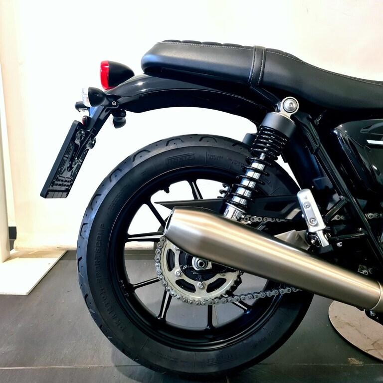 STREET TWIN 900