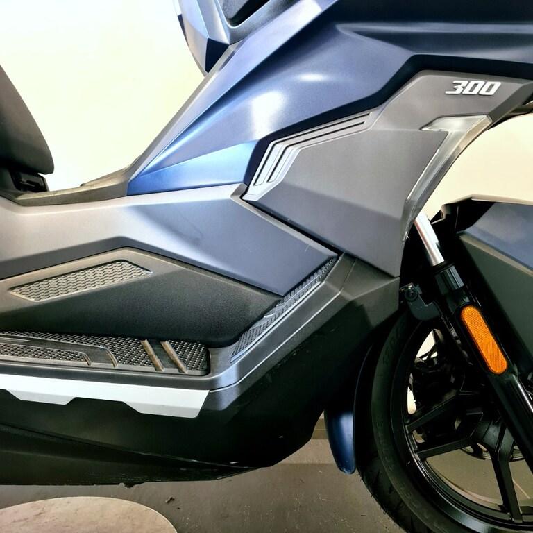ADX 300