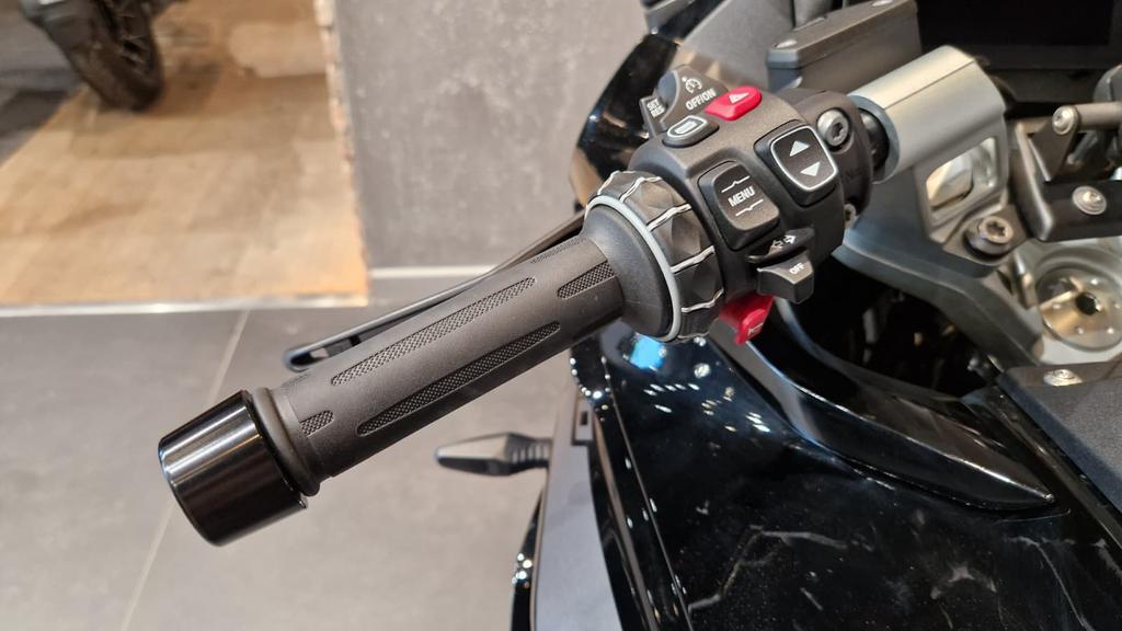 R 1300 RS