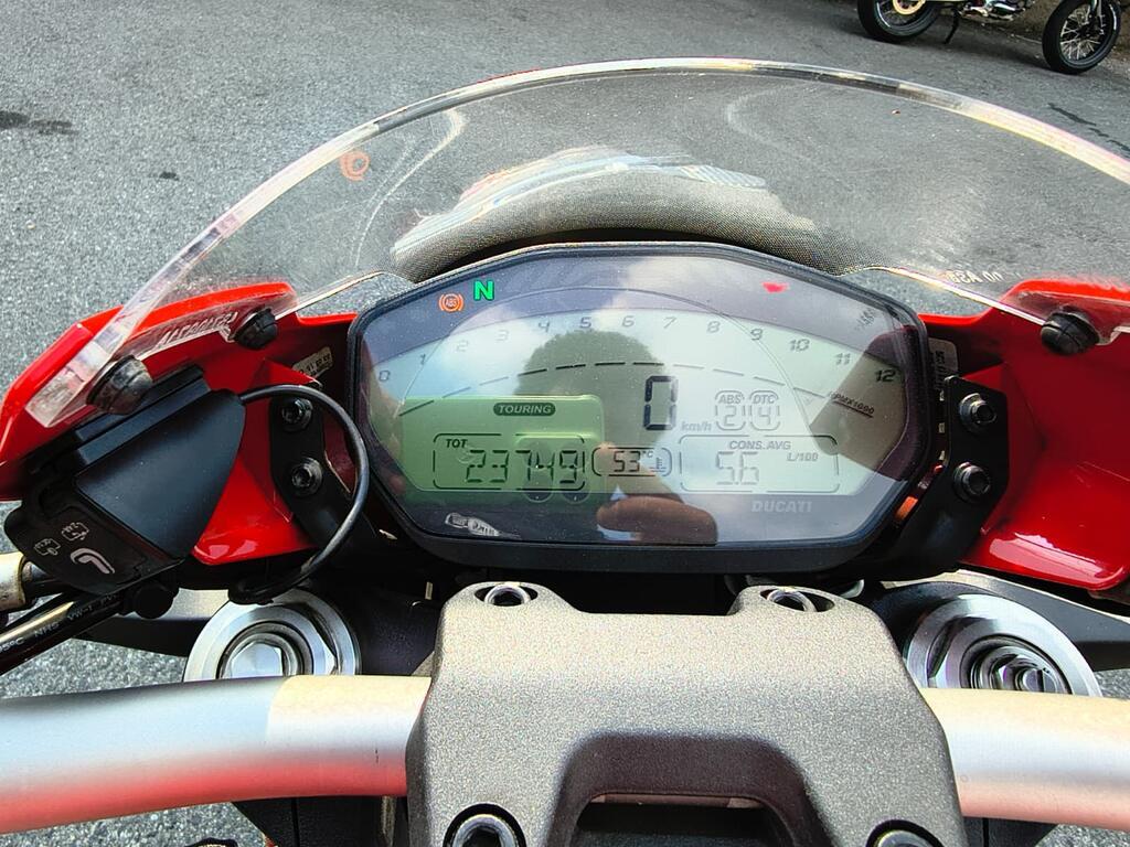 MONSTER 821