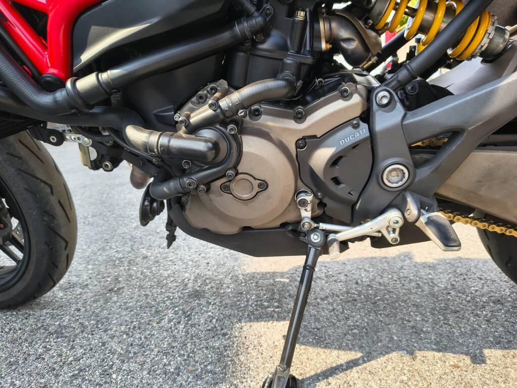 MONSTER 821