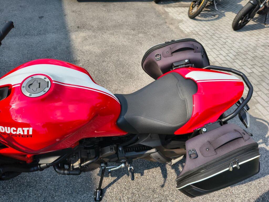 MONSTER 821