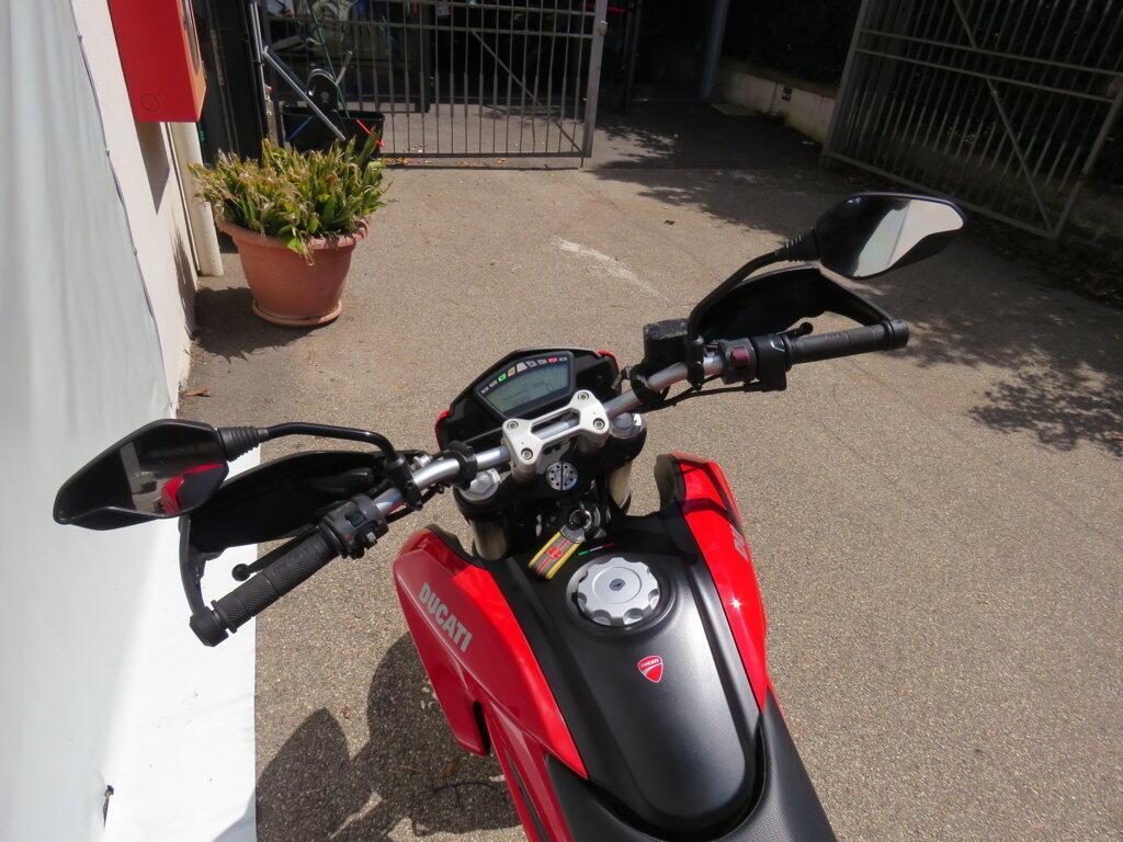 HYPERMOTARD 821