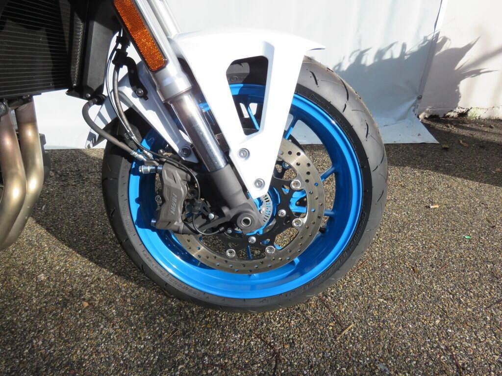GSX-8S