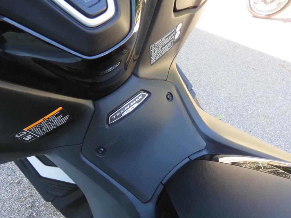 T-MAX 560