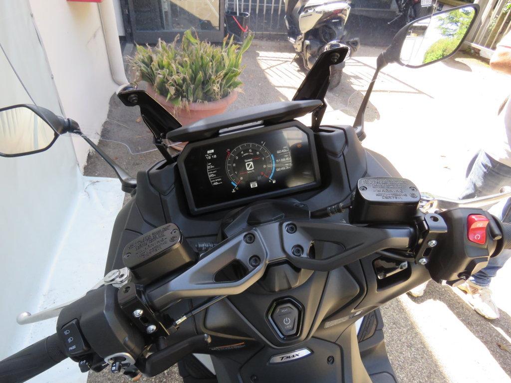 T-MAX 560