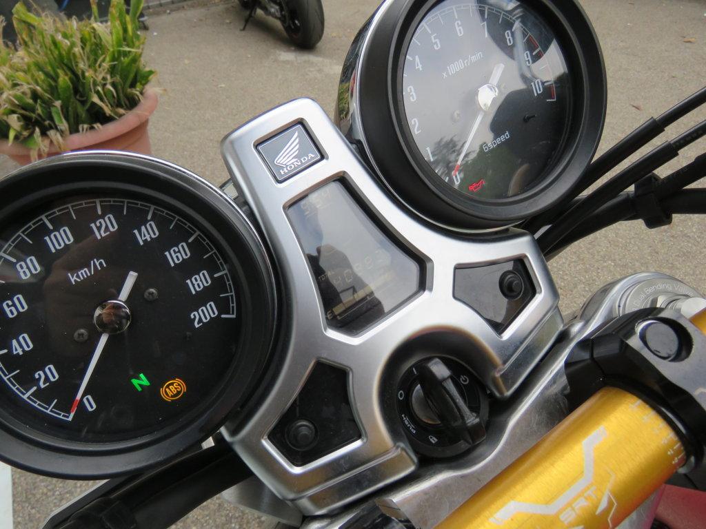 CB 1100