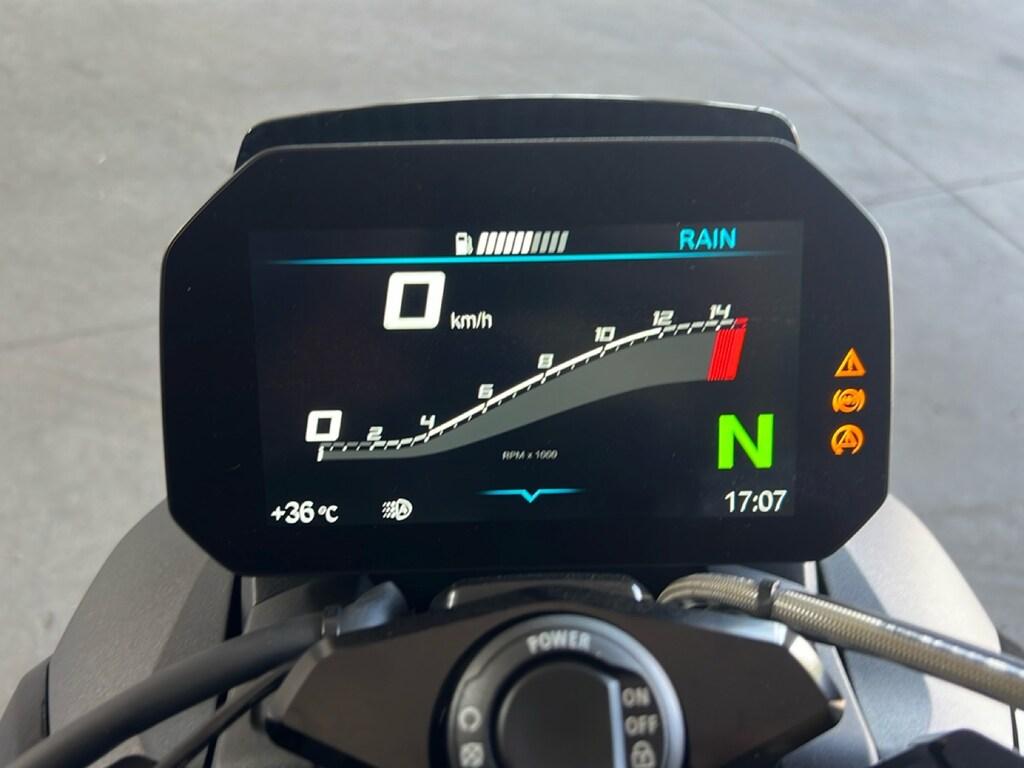 M 1000 R