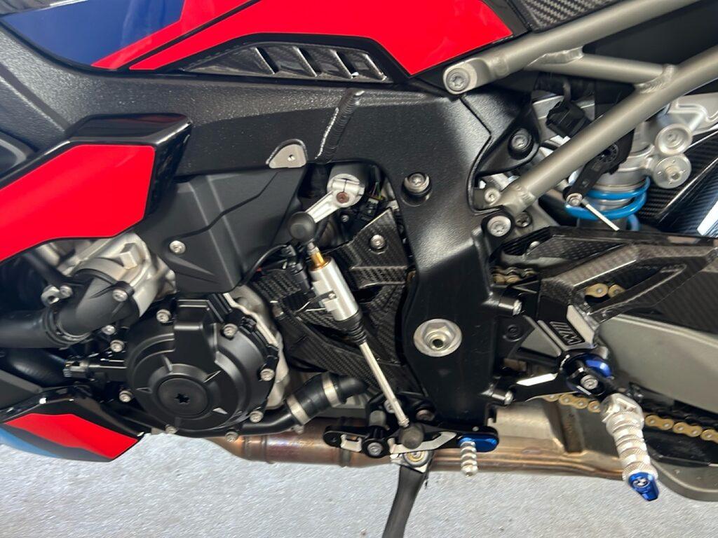 M 1000 R